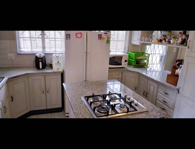 2 BEDROOM HOUSE FOR SALE IN WHITE RIVER EXT 9